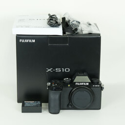FUJIFILM X-S10