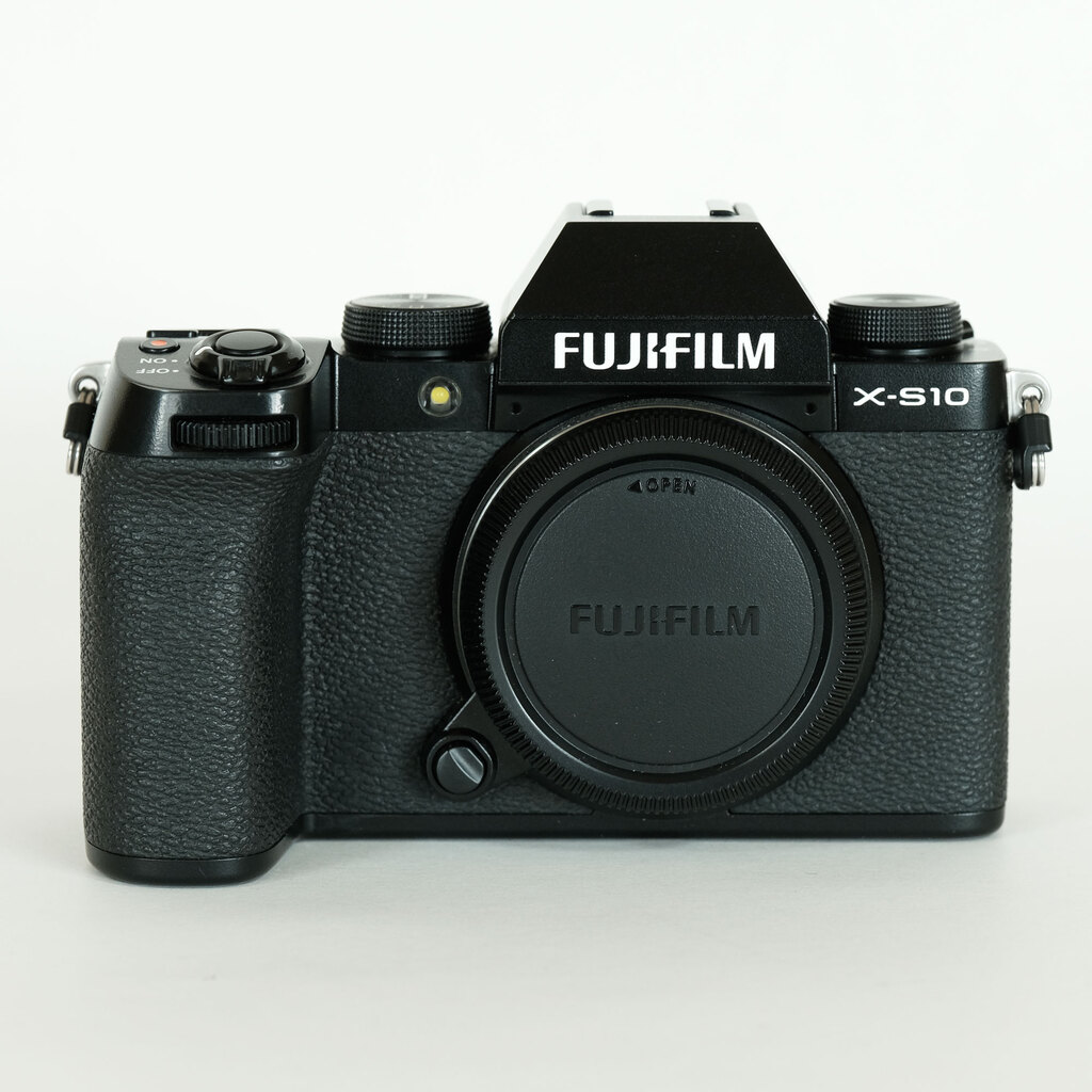 FUJIFILM X-S10