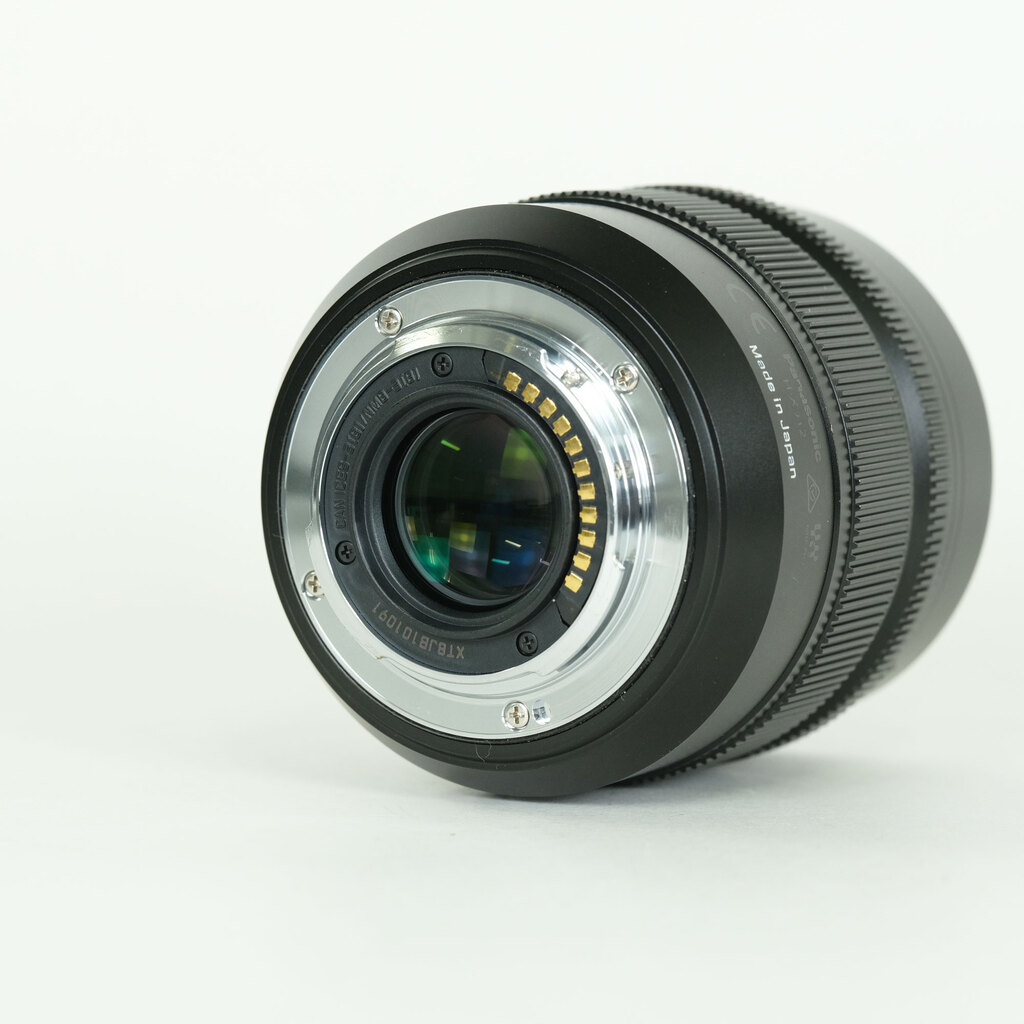 Panasonic LEICA DG SUMMILUX 12mm / F1.4 ASPH. Panasonic LEICA DG SUMMILUX 12mm / F1.4 ASPH.