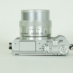 Nikon Nikon1 J5 標準パワーズームレンズキット シルバー Nikon Nikon1 J5 標準パワーズームレンズキット シルバー