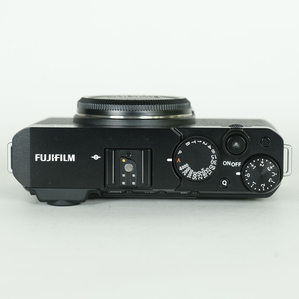 FUJIFILM X-E4