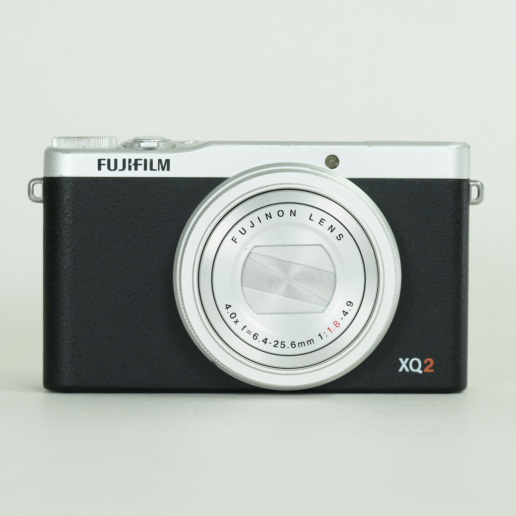 FUJIFILM XQ2 �V���o�[