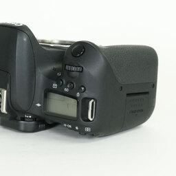 Canon EOS 9000D