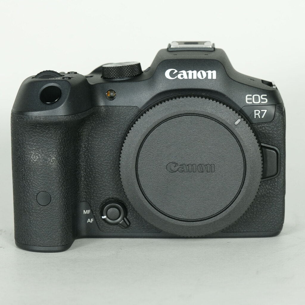 Canon EOS R7