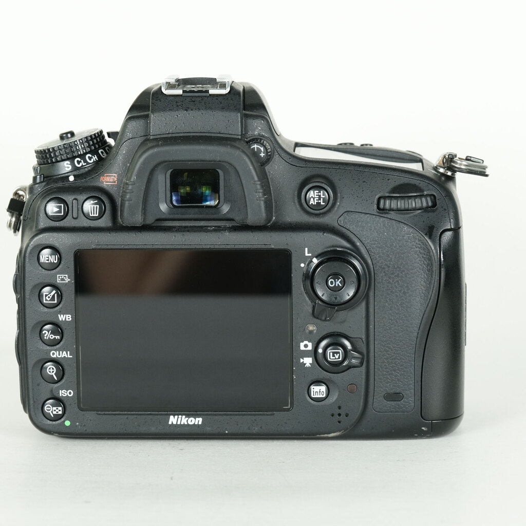 Nikon D610 [�{�f�B]
