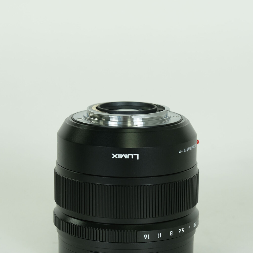 Panasonic LEICA DG SUMMILUX 12mm / F1.4 ASPH.