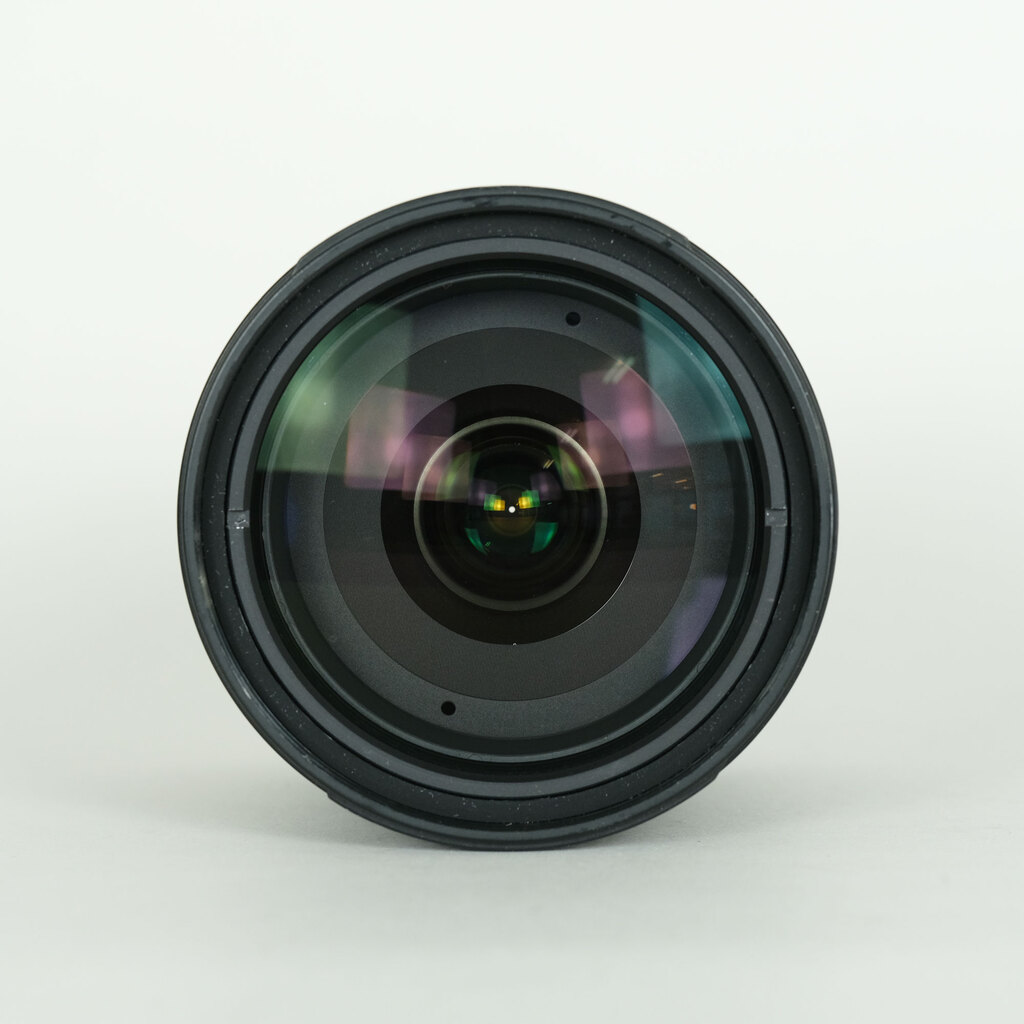 Nikon AF-S DX NIKKOR 18-200mm F3.5-5.6G ED VR II Nikon AF-S DX NIKKOR 18-200mm F3.5-5.6G ED VR II