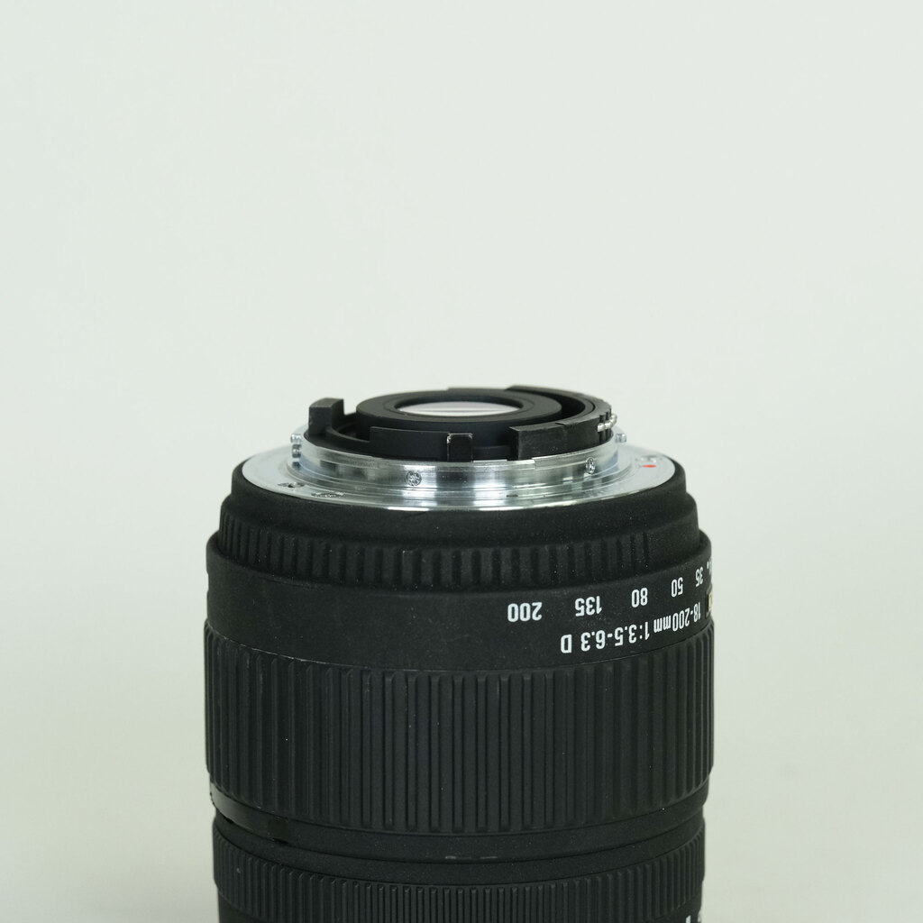 SIGMA 18-200mm F3.5-6.3 DC [ニコンF用]