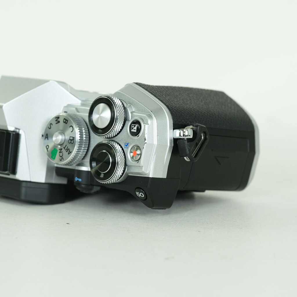 OLYMPUS OM-D E-M5 Mark III