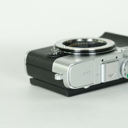 OLYMPUS PEN E-P7