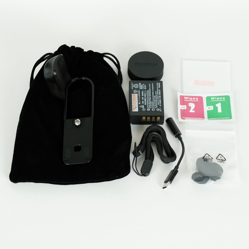 FUJIFILM X half X-HF1