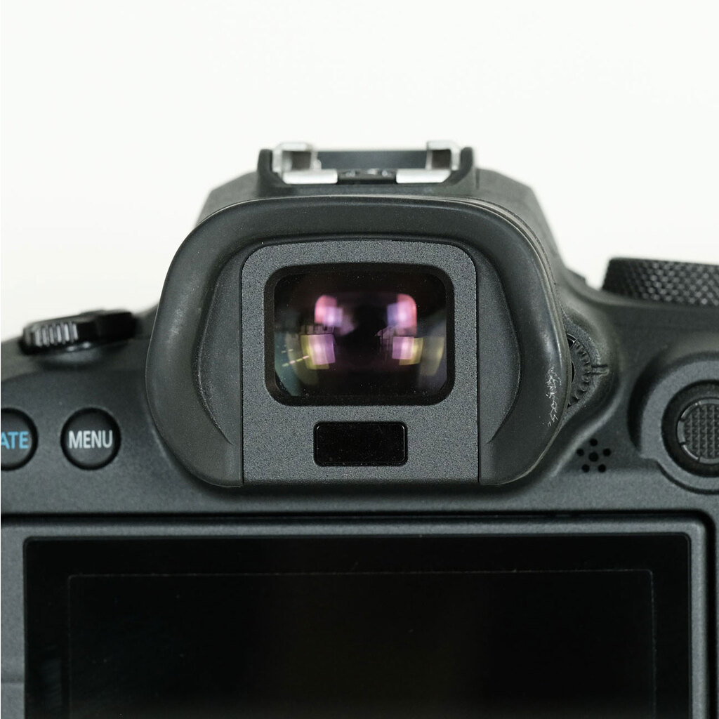 Canon EOS R6 Canon EOS R6