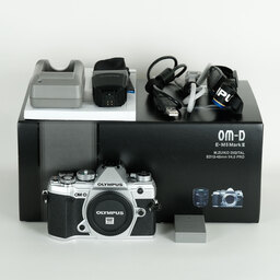 OLYMPUS OM-D E-M5 Mark III