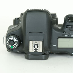 Canon EOS 8000D