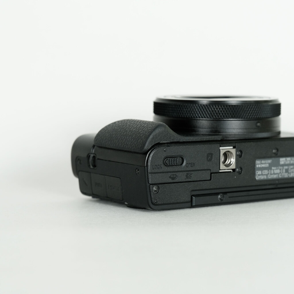 SONY Cyber-shot DSC-RX100M7