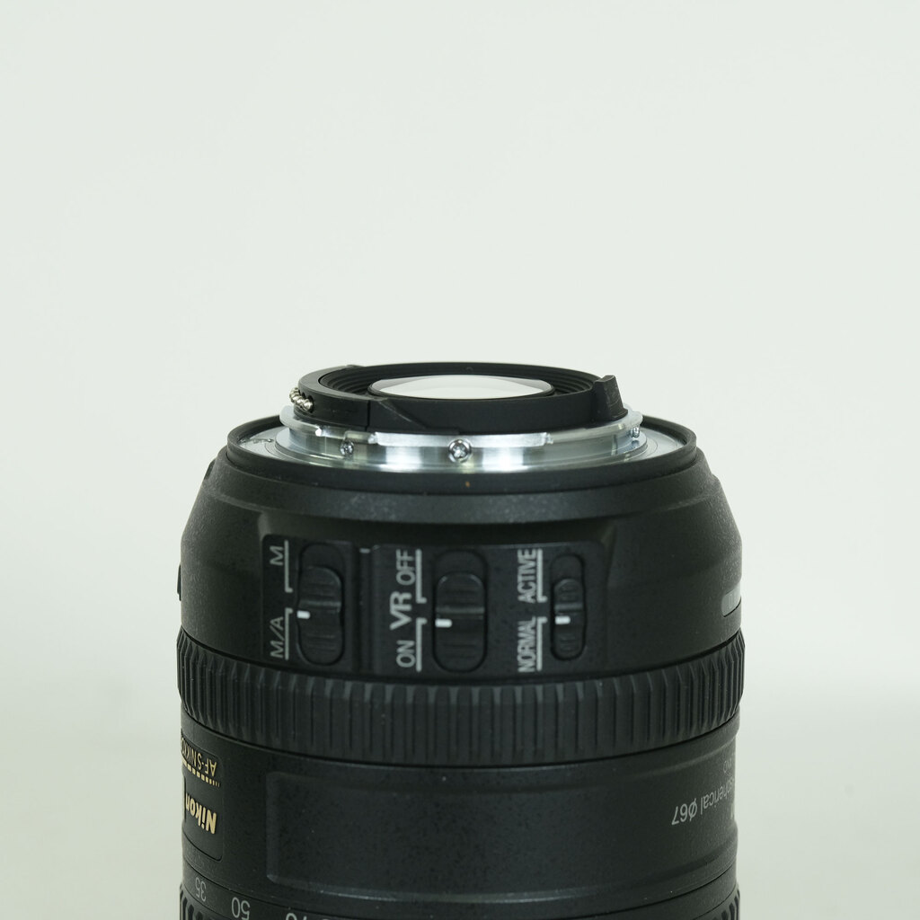 Nikon AF-S DX NIKKOR 16-85mm F3.5-5.6G ED VR Nikon AF-S DX NIKKOR 16-85mm F3.5-5.6G ED VR