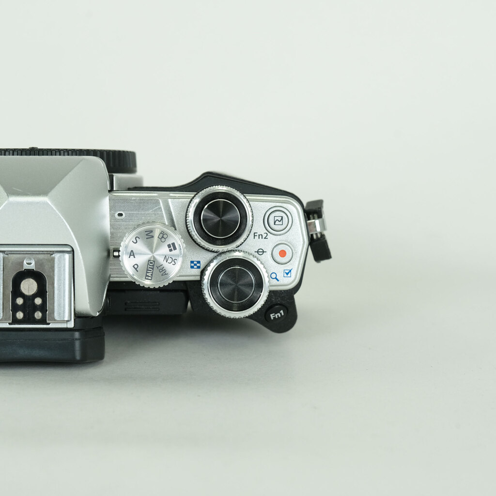 OLYMPUS OM-D E-M10 Mark II