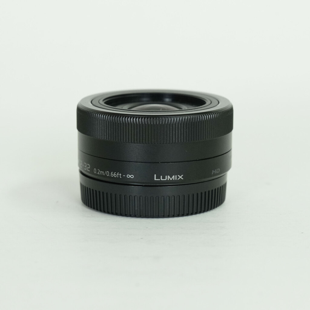 Panasonic LUMIX G VARIO 12-32mm / F3.5-5.6 ASPH. / MEGA O.I.S.