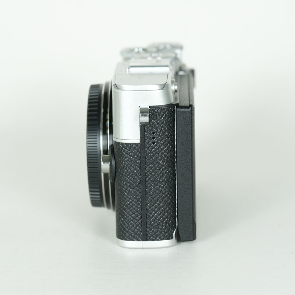 OLYMPUS PEN E-P7 [�{�f�B �V���o�[]