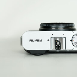 FUJIFILM X-E4