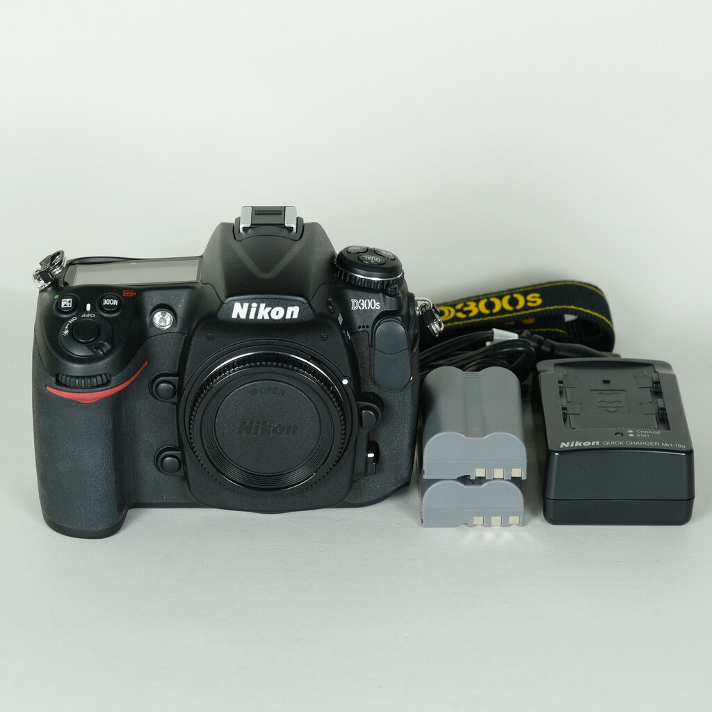 Nikon D300S ボディの出品 | ONE SCENE（ワンシーン）