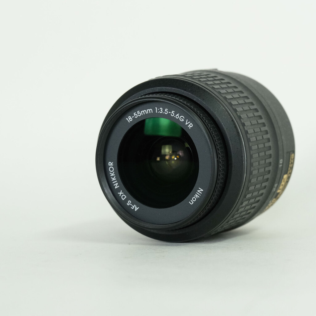 Nikon AF-S DX NIKKOR 18-55mm F3.5-5.6 G VR Nikon AF-S DX NIKKOR 18-55mm F3.5-5.6 G VR