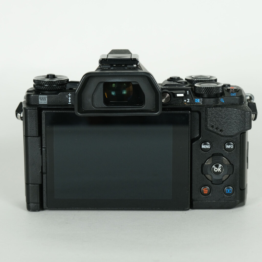 OLYMPUS OM-D E-M5 Mark II