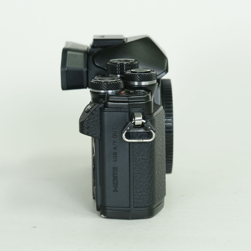 OLYMPUS OM-D E-M10 Mark II