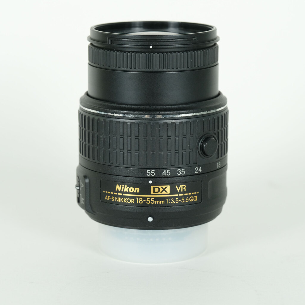 Nikon AF-S DX NIKKOR 18-55mm f3.5-5.6G VR II Nikon AF-S DX NIKKOR 18-55mm f3.5-5.6G VR II