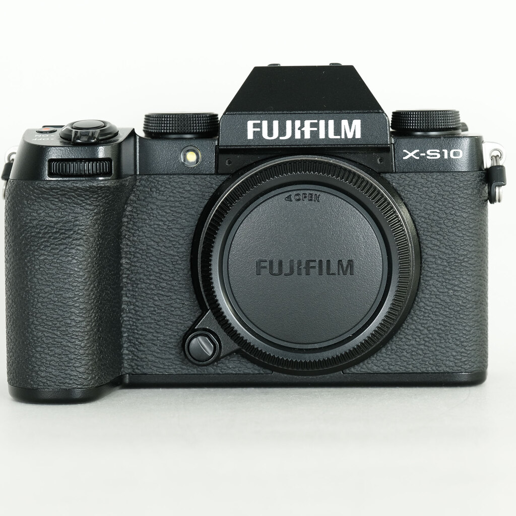FUJIFILM X-S10