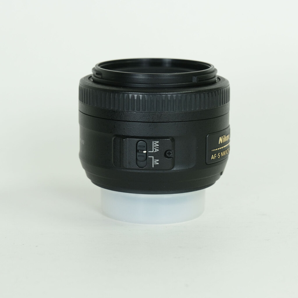 Nikon AF-S DX NIKKOR 35mm f/1.8G Nikon AF-S DX NIKKOR 35mm f/1.8G