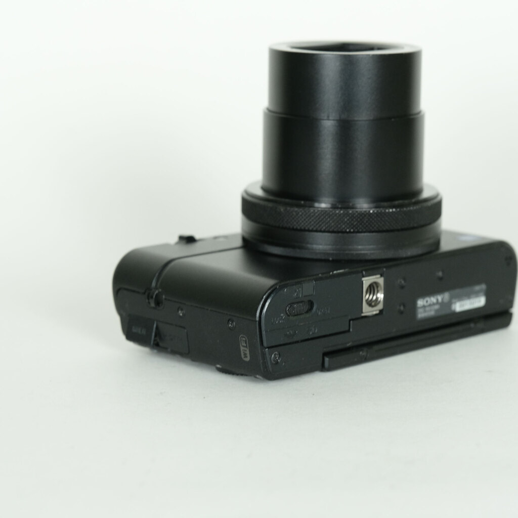 SONY Cyber-shot DSC-RX100M4