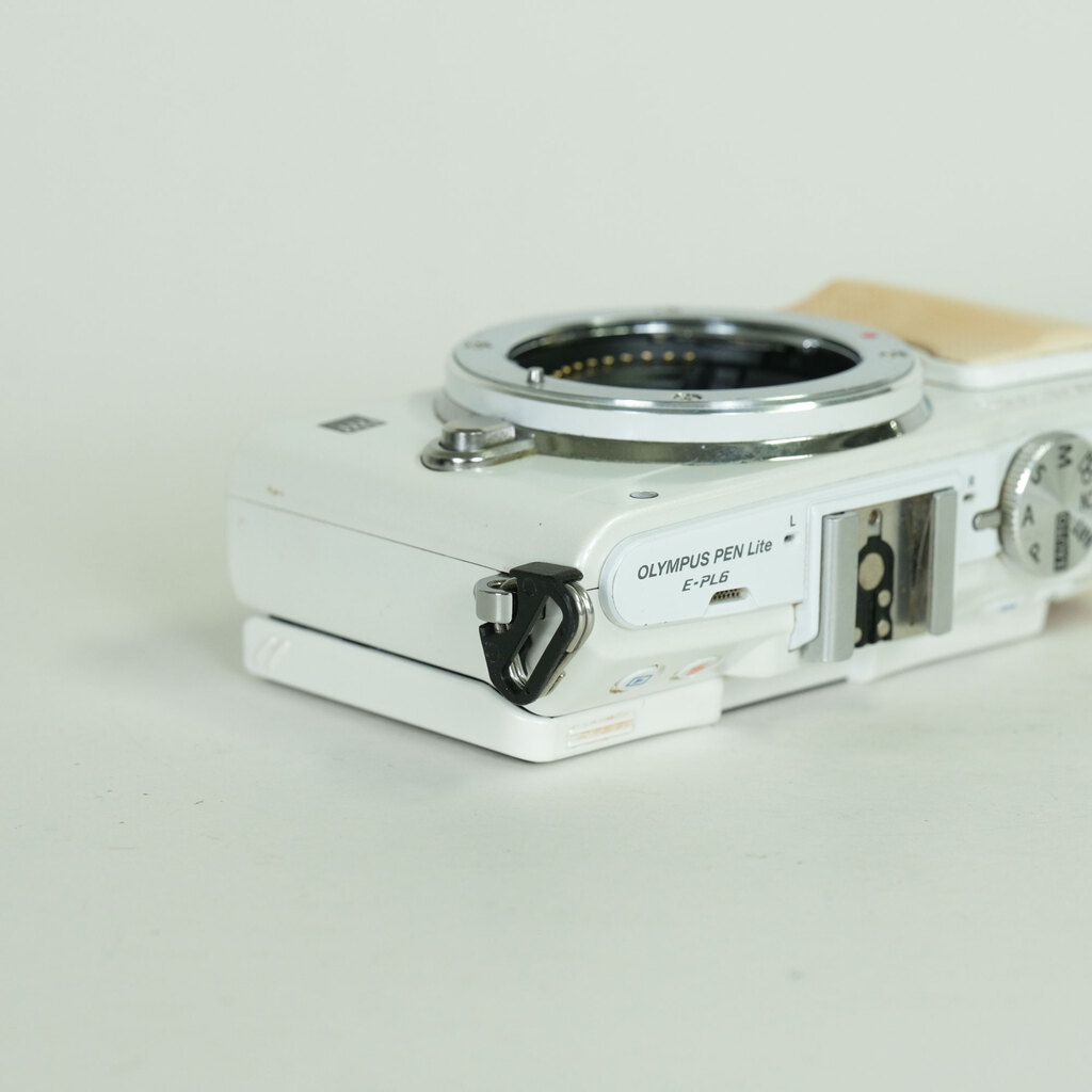 OLYMPUS PEN Lite E-PL6 ボディ ホワイト