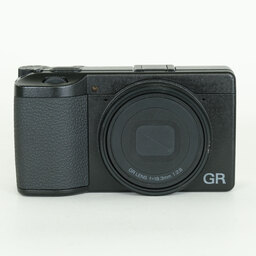 RICOH GR IV