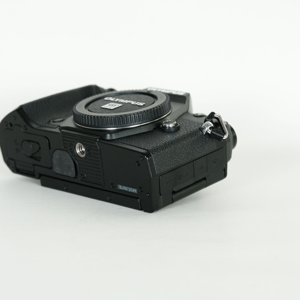 OLYMPUS OM-D E-M5 Mark III