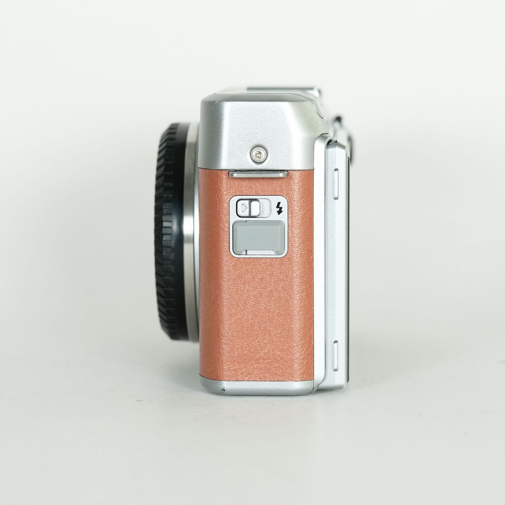 FUJIFILM X-A5 ボディ ブラウン