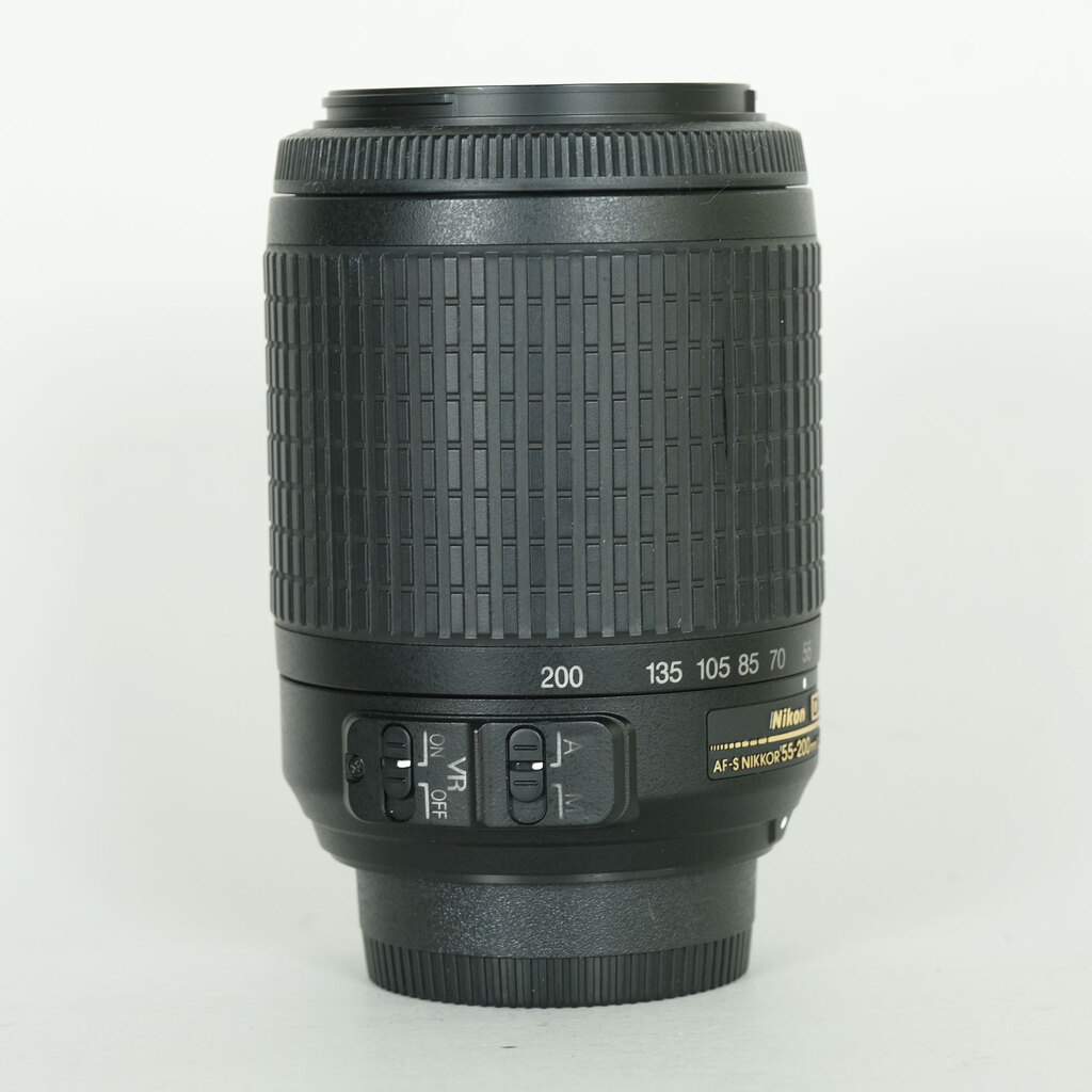 Nikon AF-S DX VR Zoom-Nikkor 55-200mm F4-5.6G IF-ED Nikon AF-S DX VR Zoom-Nikkor 55-200mm F4-5.6G IF-ED