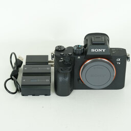 SONY α7 III(ILCE-7M3) SONY α7 III(ILCE-7M3)