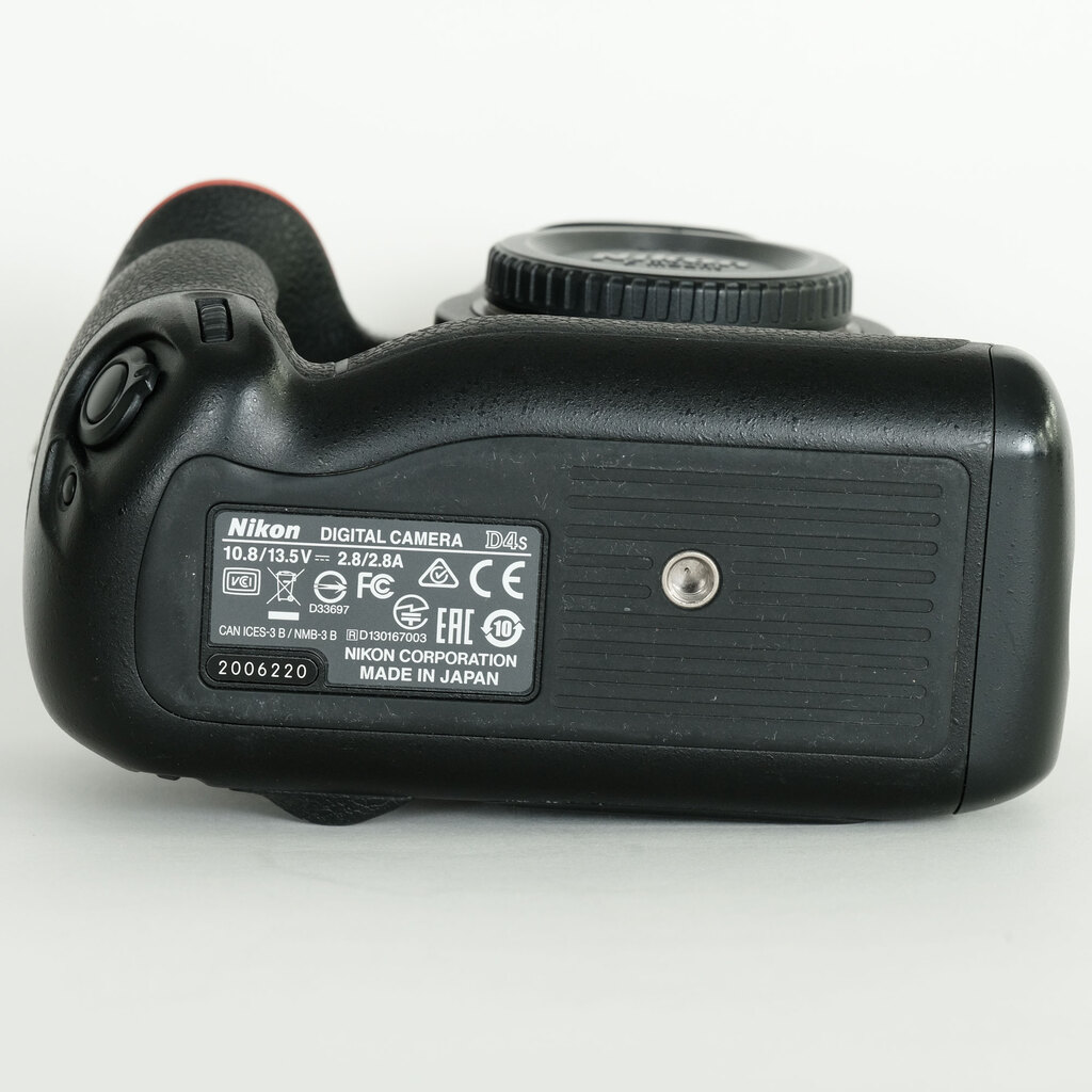 Nikon D4S