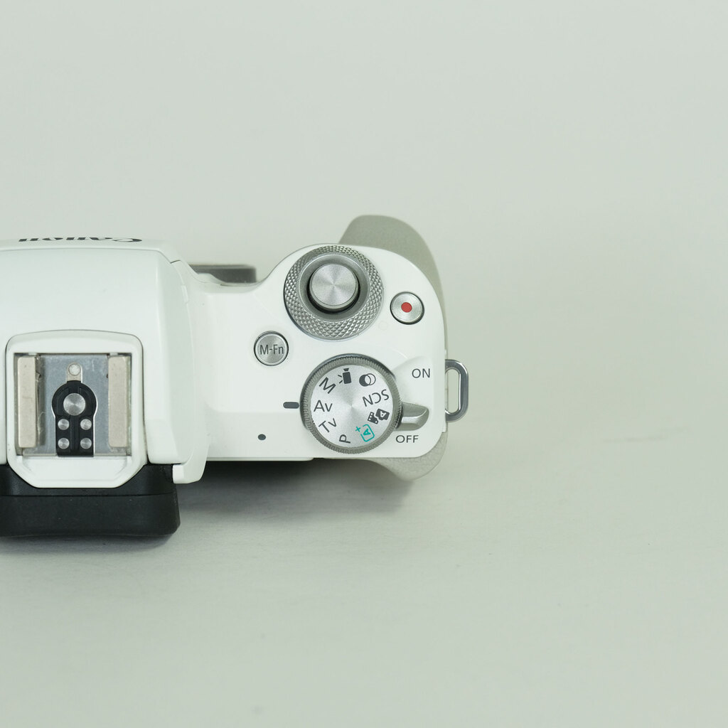 Canon EOS Kiss M2