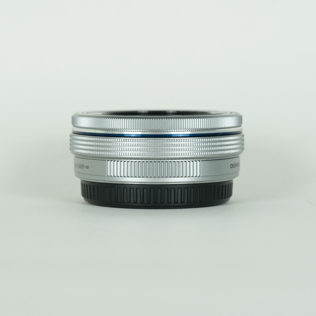 OLYMPUS M.ZUIKO DIGITAL ED 14-42mm F3.5-5.6 EZ シルバーの出品