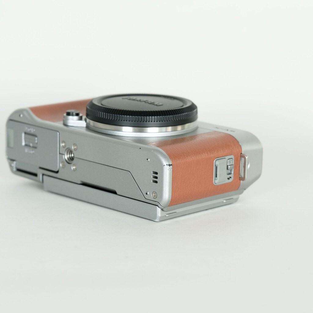 FUJIFILM X-A5 ボディ ブラウン
