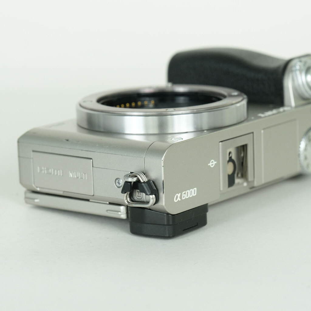 SONY α6000（ILCE-6000）の出品 | ONE SCENE（ワンシーン）