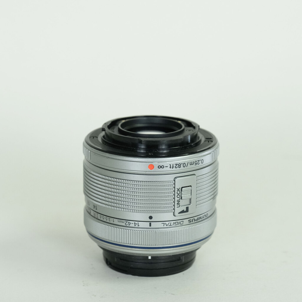 OLYMPUS M.ZUIKO DIGITAL 14-42mm F3.5-5.6IIR シルバー