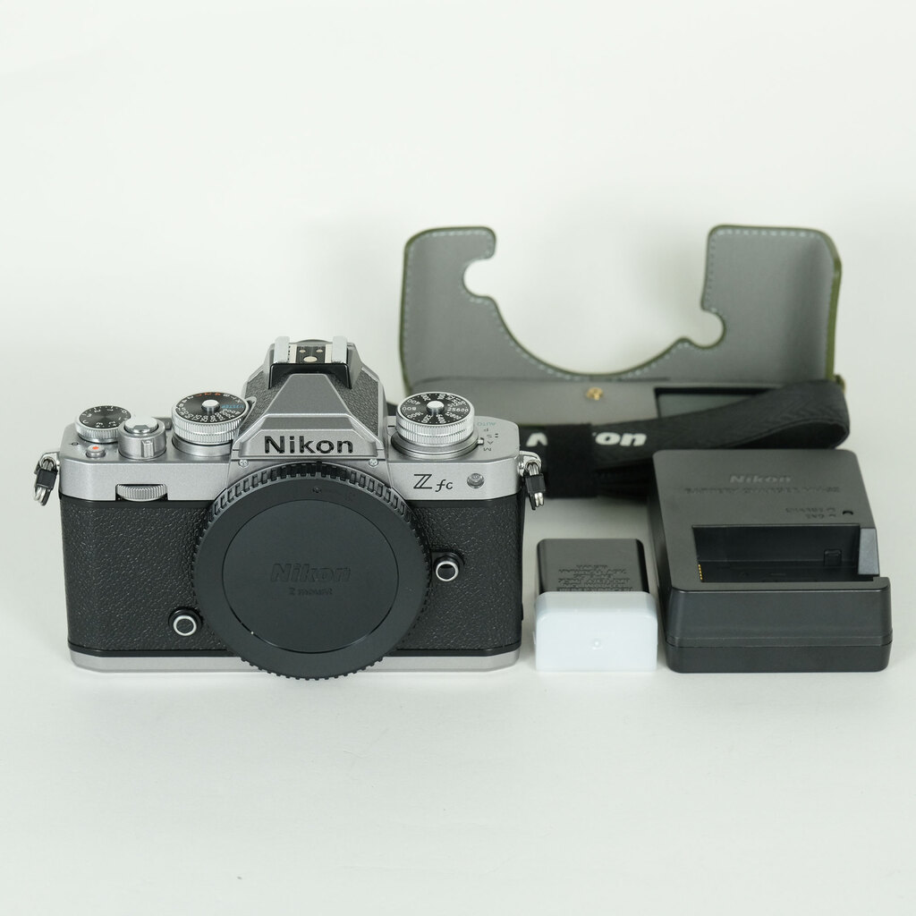Nikon Z fc [�{�f�B �V���o�[]