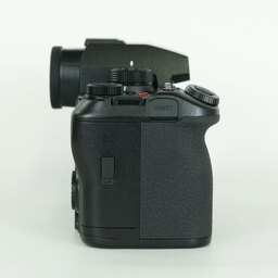 Panasonic LUMIX DC-S1M2ES ボディ