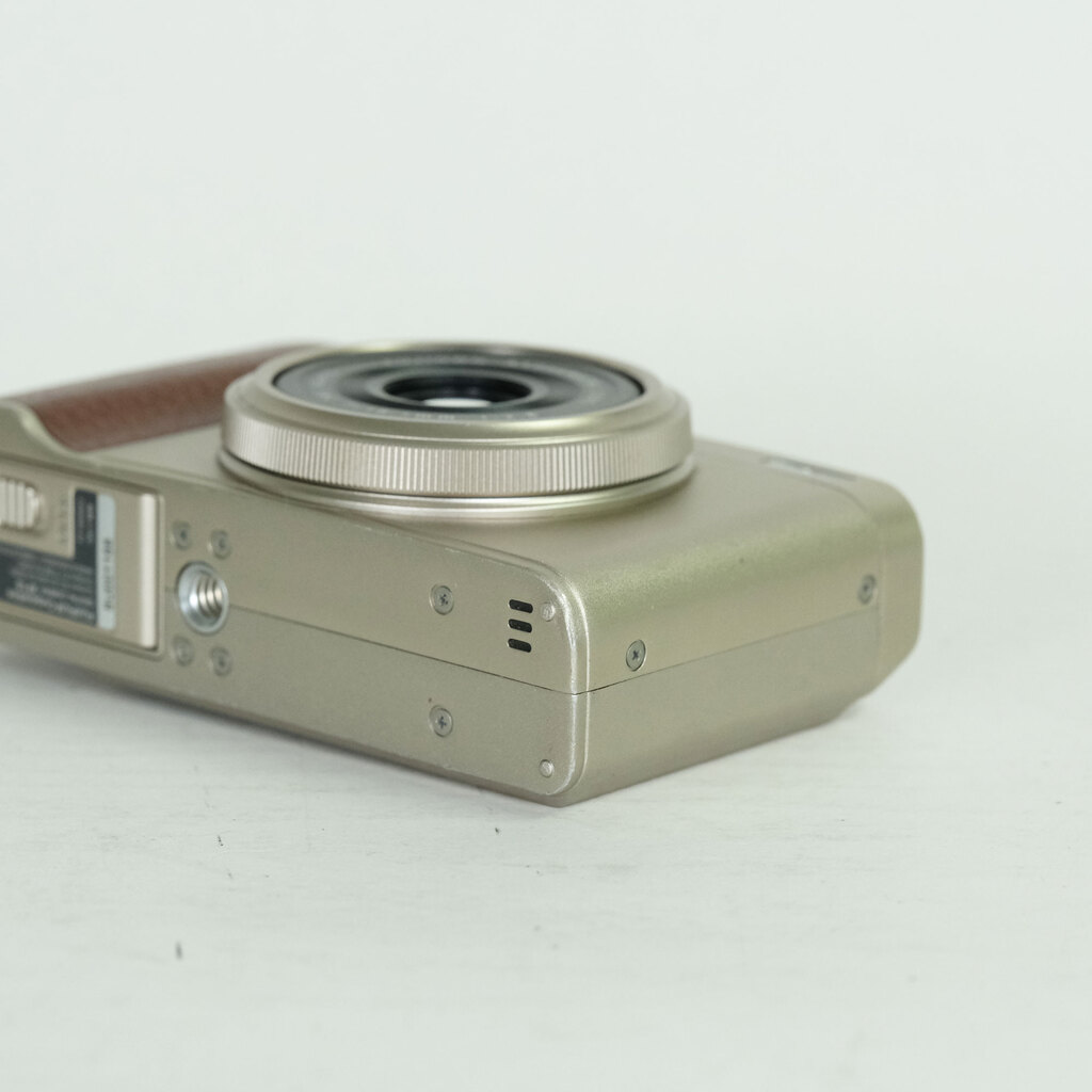 FUJIFILM XF10 シャンパンゴールド