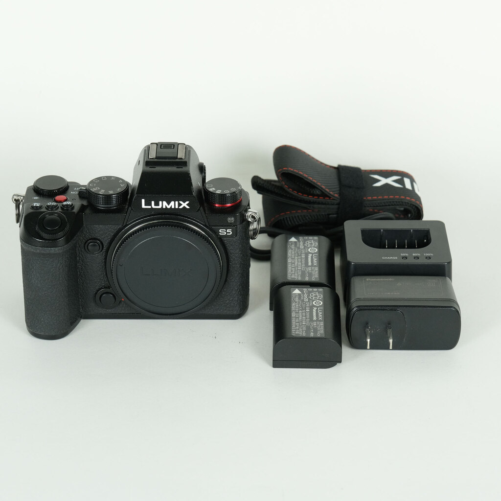 Panasonic LUMIX DC-S5 Panasonic LUMIX DC-S5