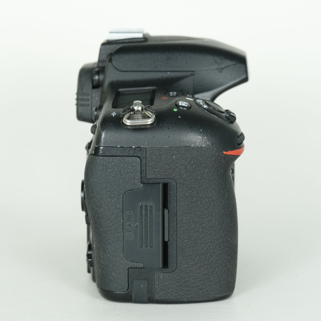 Nikon D750 [�{�f�B]