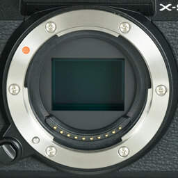 FUJIFILM X-S20